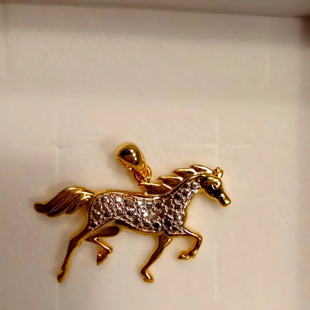 Diamond accent gold tone horse pendant - Picture 5 of 10